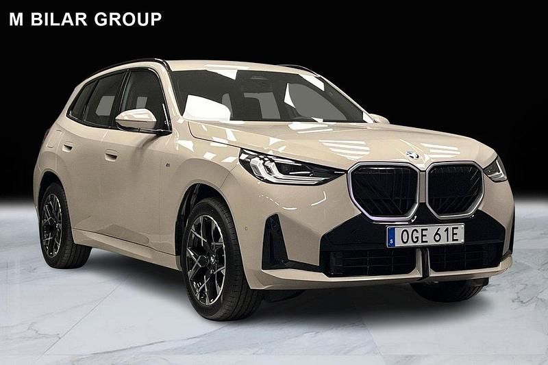 Grå Ny 2025 BMW X3 Comfort Edition SUV | 715 100 kr (Marknadspris) - Bild 1/4