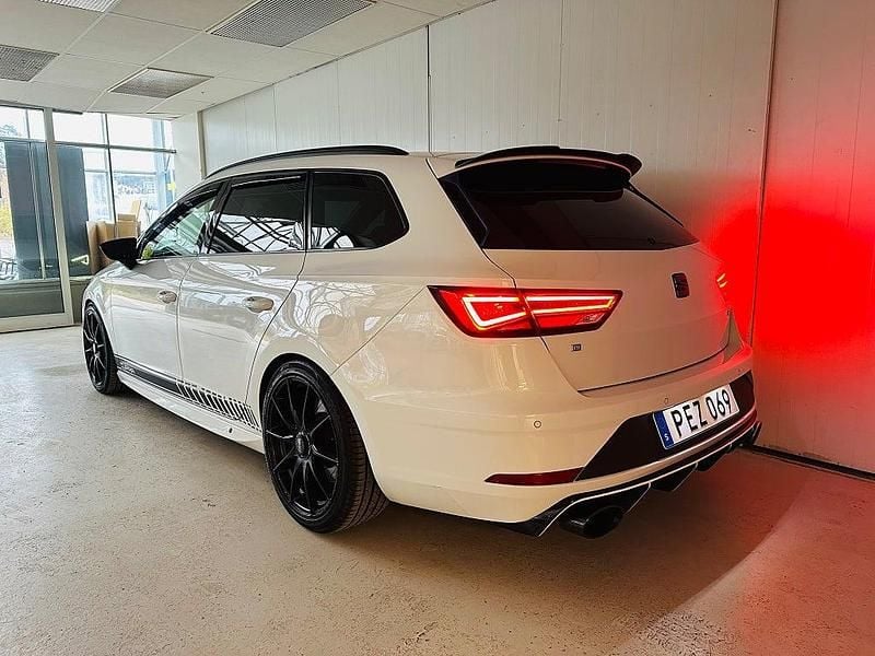 Begagnad Seat Leon ST 4Drive 301 HK (221 kW) 2017 Vit Kombi