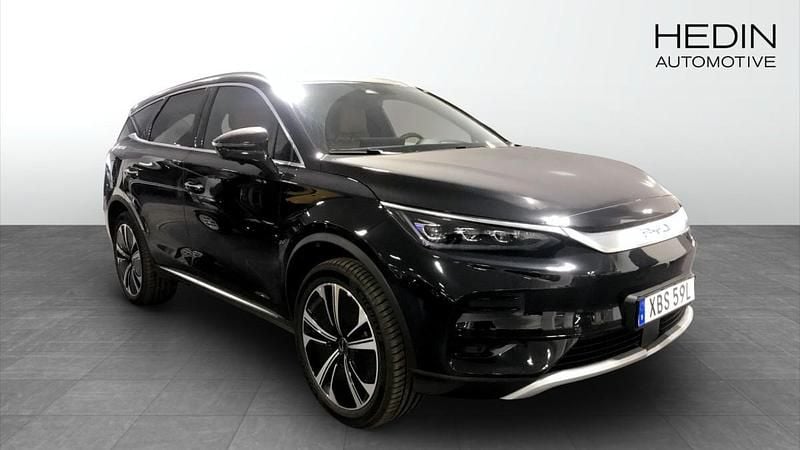 Svart (black) Begagnad 2024 BYD Tang SUV | 569 900 kr (Bra pris) - Bild 1/4