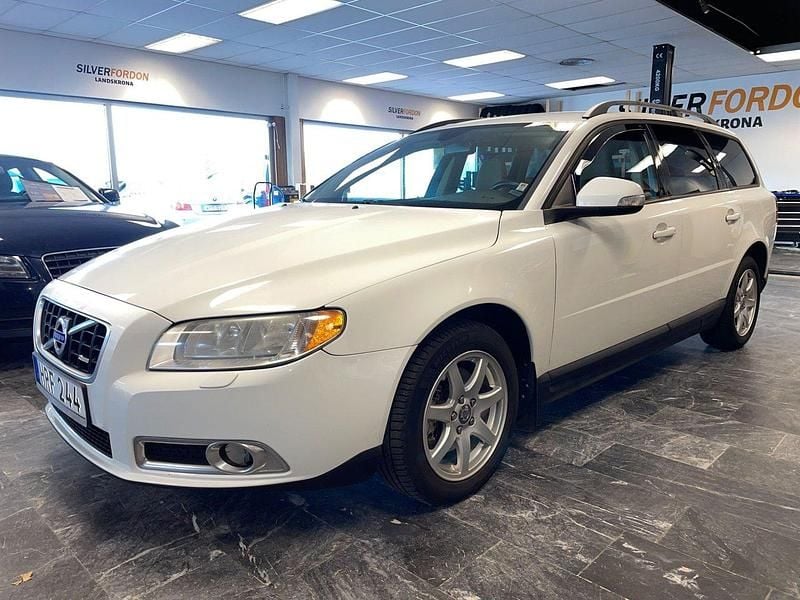 Vit Begagnad 2008 Volvo V70 Kinetic Kombi | 54 900 kr (Marknadspris) - Bild 1/4