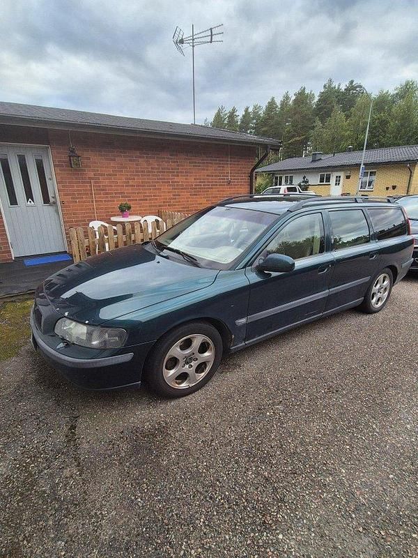Grön Begagnad 2001 Volvo V70 Kombi | 21 500 kr (Bra pris) - Bild 1/3