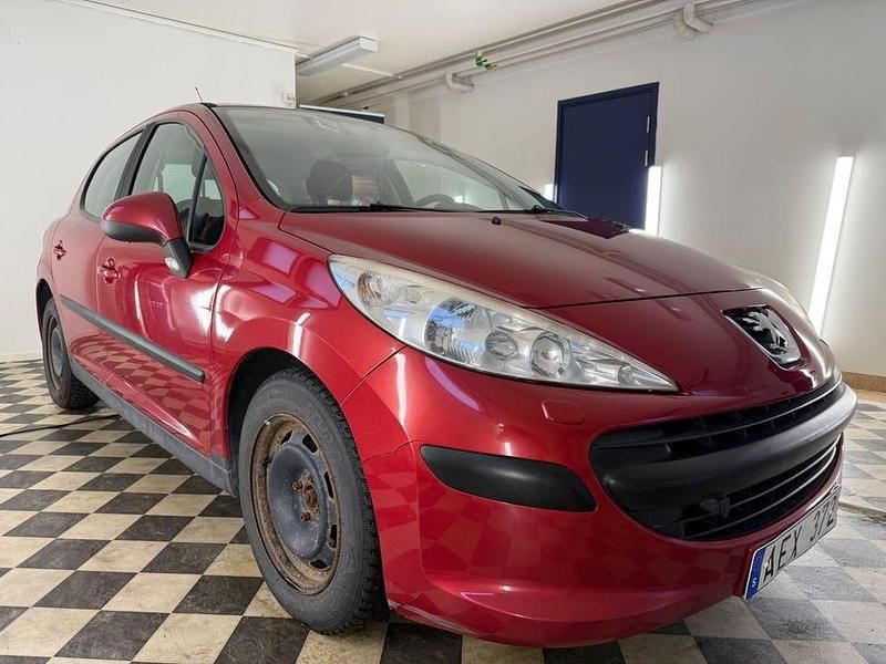 Begagnad Peugeot 207 89 HK (65 kW) 2007 Röd Halvkombi