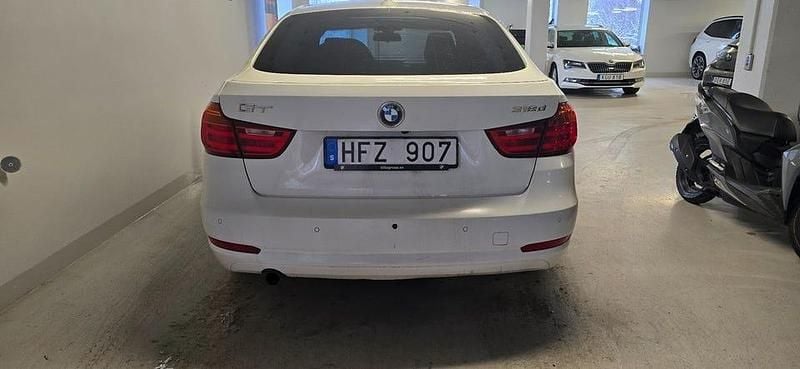 Begagnad BMW 318 Gran Turismo 143 HK (105 kW) 2014 Vit Kombi