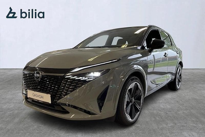 Grå Begagnad 2024 Nissan Qashqai SUV | 369 500 kr (Dyr) - Bild 1/4