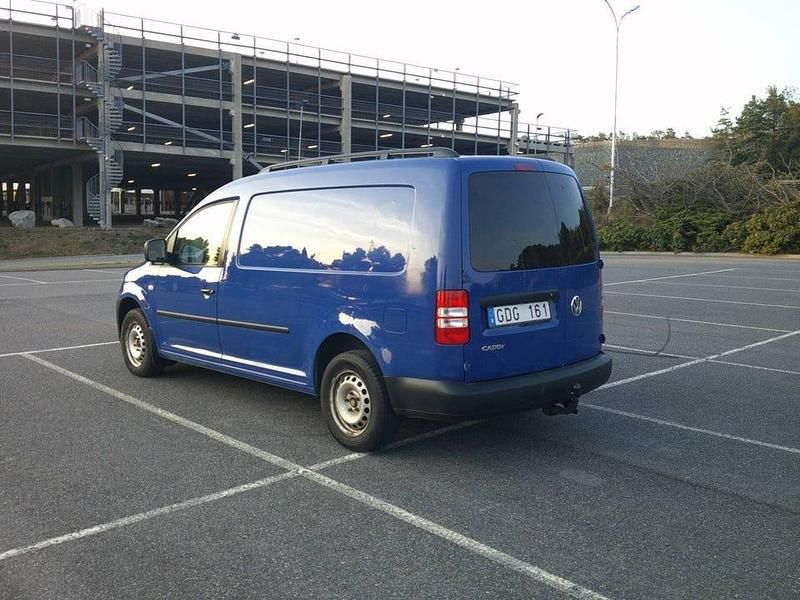 Blå Begagnad 2014 VW Caddy Maxi Minibuss | 74 900 kr (Marknadspris) - Bild 1/4