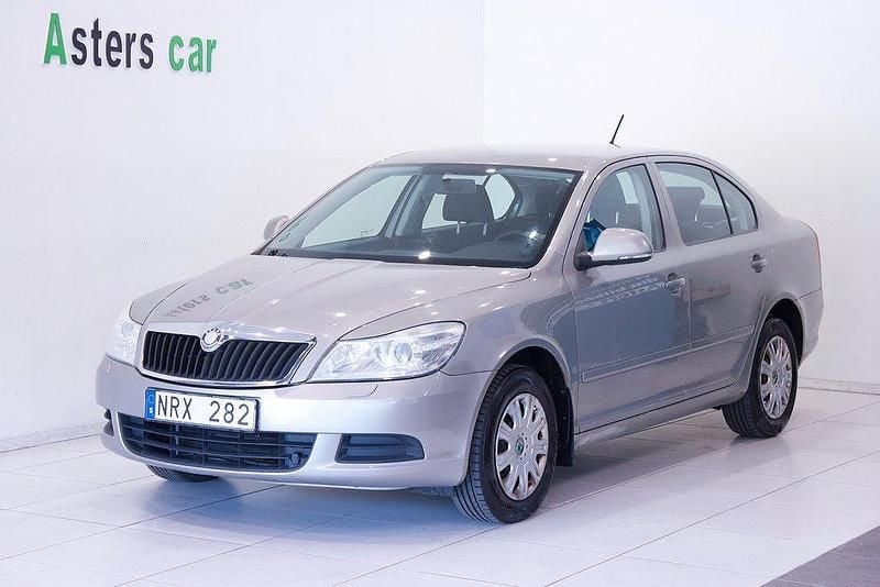 Ljusbrun Begagnad 2009 Skoda Octavia Ambiente Halvkombi | 14 900 kr - Bild 1/4