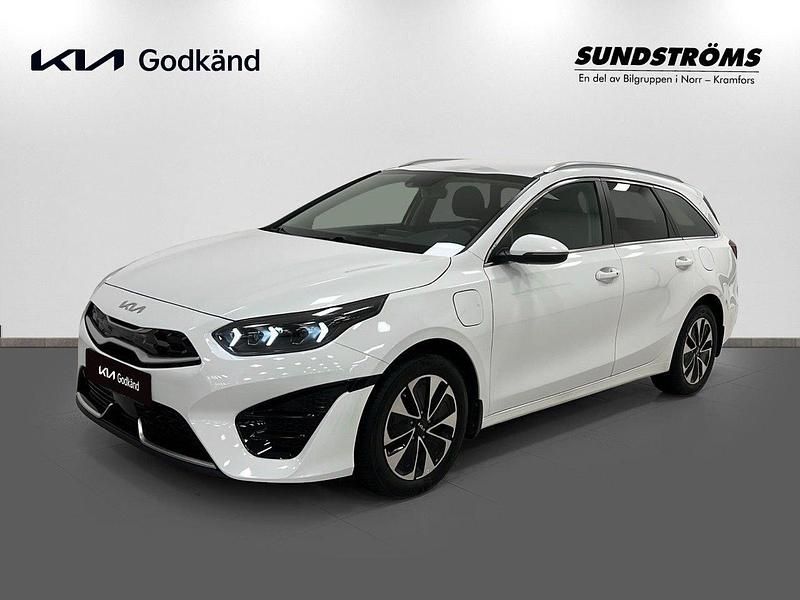 Vit Begagnad 2022 Kia Ceed Sportswagon Kombi | 289 900 kr (Dyr) - Bild 1/4