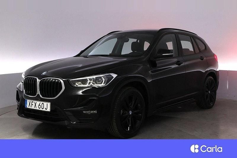 Svart Begagnad 2021 BMW X1 Sport Line SUV | 315 900 kr (Marknadspris) - Bild 1/3