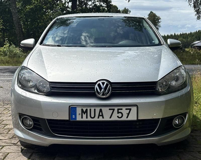 Silver Begagnad 2013 VW Golf VII Halvkombi | 55 000 kr (Marknadspris) - Bild 1/4