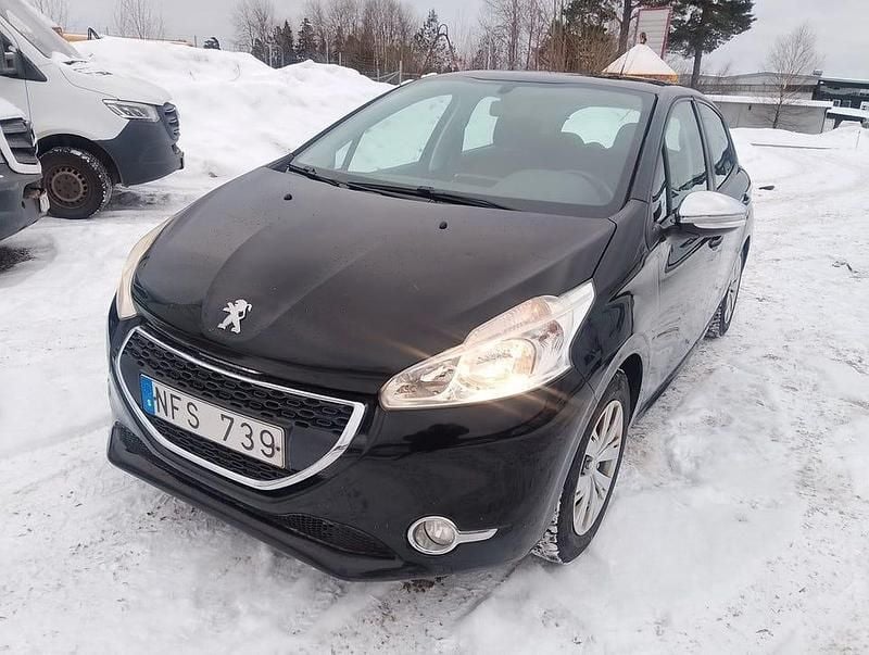 Begagnad Peugeot 208 82 HK (60 kW) 2012 Svart Halvkombi