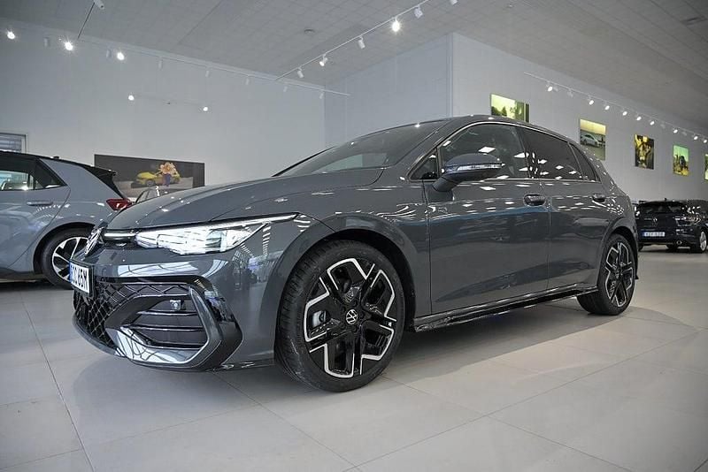 Ny VW Golf VIII R-line 204 HK (150 kW) 2026 Grå Halvkombi