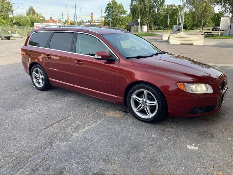 Röd Begagnad 2011 Volvo V70 Summum Kombi | 40 000 kr (Bra pris) - Bild 1/4