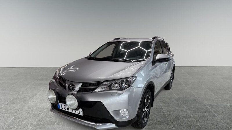 Silver Begagnad 2015 Toyota RAV4 Edition SUV | 182 000 kr (Marknadspris) - Bild 1/4