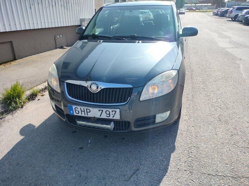Grå Begagnad 2008 Skoda Fabia Halvkombi | 20 000 kr (Bra pris) - Bild 1/4