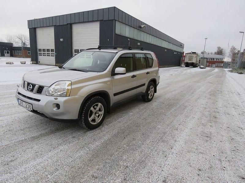 Silver Begagnad 2009 Nissan X-Trail SUV | 58 999 kr - Bild 1/4