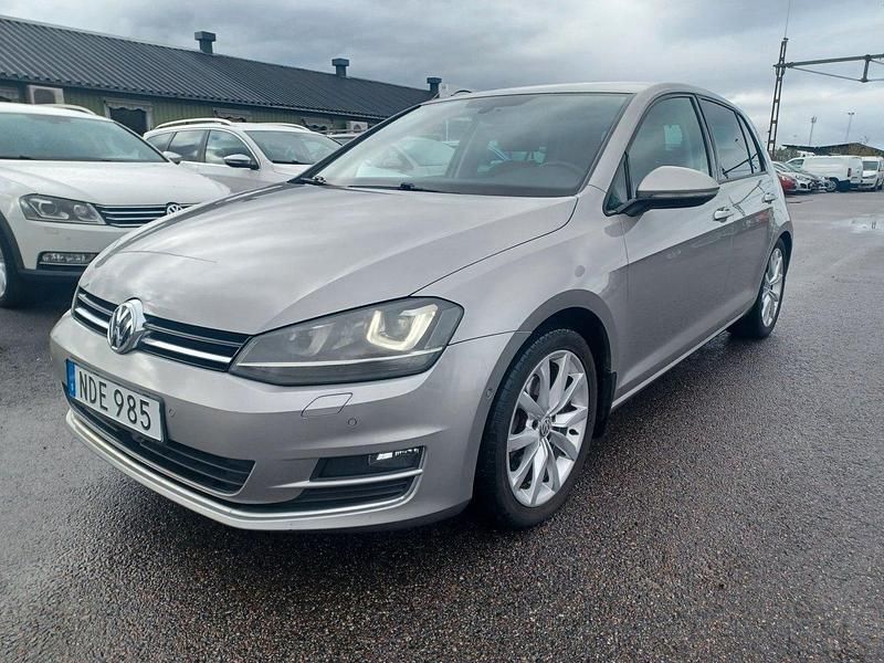 Silver Begagnad 2012 VW Golf VII Halvkombi | 99 900 kr (Marknadspris) - Bild 1/4