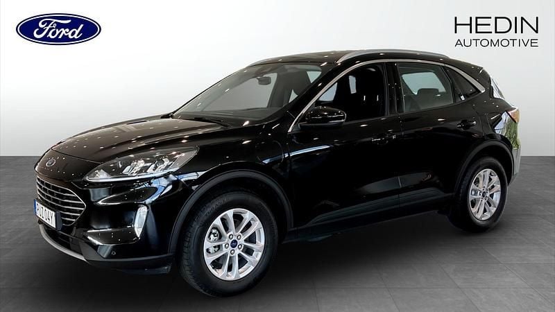 Svart (black) Begagnad 2022 Ford Kuga Titanium SUV | 259 900 kr (Marknadspris) - Bild 1/4