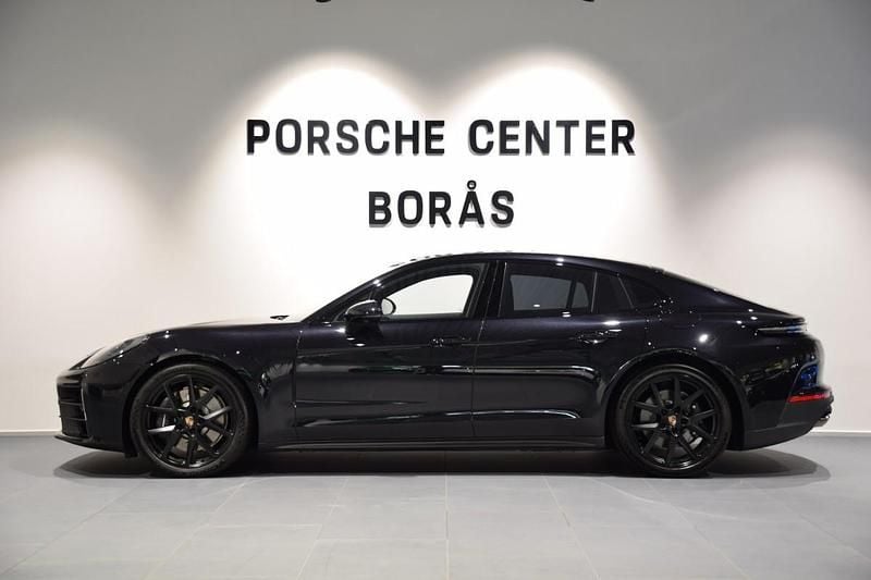 Ny Porsche Panamera 4 470 HK (345 kW) 2026 Svart Sedan