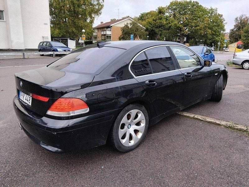 Svart Begagnad 2004 BMW 745 Sedan | 65 000 kr - Bild 1/4