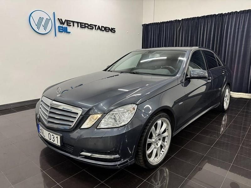 Mörkgrå (grå) Begagnad 2012 Mercedes E200 Classic Sedan | 108 000 kr (Marknadspris) - Bild 1/4