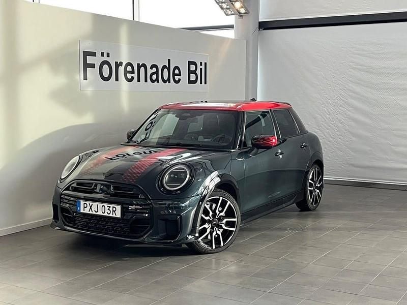 Grå Begagnad 2024 Mini John Cooper Works Halvkombi | 429 000 kr - Bild 1/4