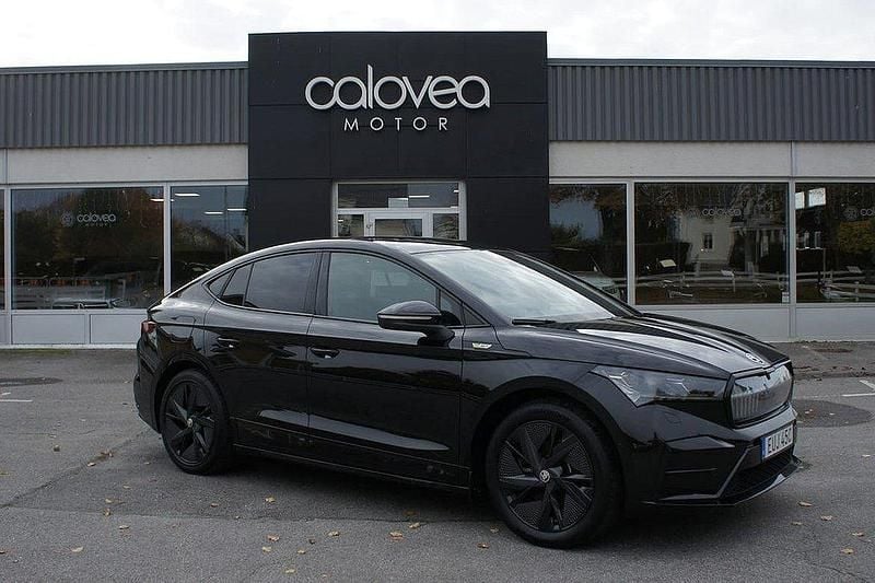Svart Begagnad 2023 Skoda Enyaq iV RS SUV | 369 900 kr (Bra pris) - Bild 1/4