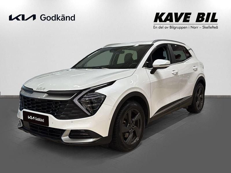 Vit Begagnad 2023 Kia Sportage Advance SUV | 379 900 kr (Marknadspris) - Bild 1/4