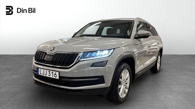 Grå Begagnad 2021 Skoda Kodiaq SUV | 339 900 kr (Marknadspris) - Bild 1/4