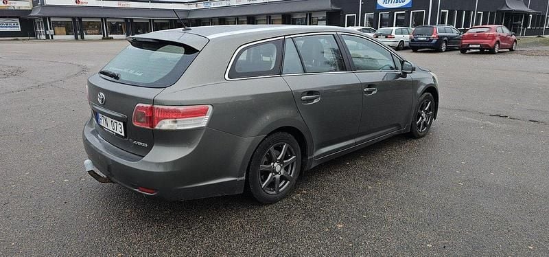 Grön Begagnad 2009 Toyota Avensis Business Edition Kombi | 45 000 kr (Bra pris) - Bild 1/4