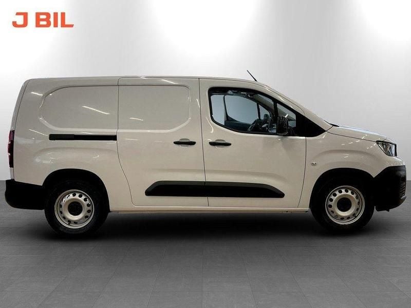 Begagnad Peugeot E-Partner 100 kW (136 HK) 2024 Vit kaolin Minibuss