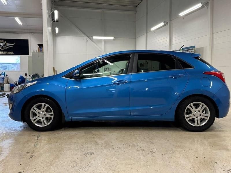 Begagnad Hyundai i30 Comfort 135 HK (99 kW) 2017 Blå