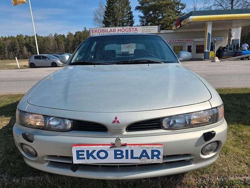Grå Begagnad 1995 Mitsubishi Galant Halvkombi | 74 900 kr - Bild 1/4