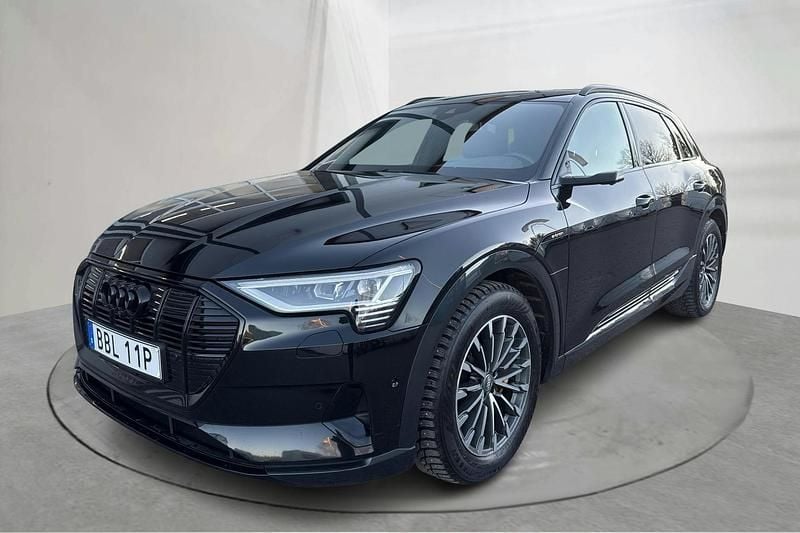 Svart Begagnad 2020 Audi e-tron Advanced SUV | 280 000 kr (Bra pris) - Bild 1/4