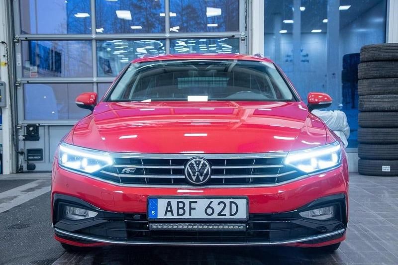 Begagnad VW Passat R-line 190 HK (139 kW) 2020 Röd Kombi
