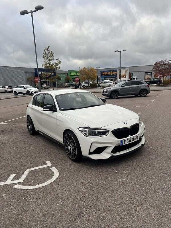 Vit Begagnad 2016 BMW 116 M Sport Halvkombi | 170 000 kr (Lite dyr) - Bild 1/4