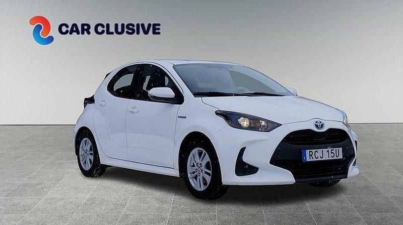 Begagnad Toyota Yaris Hybrid Active 117 HK (86 kW) 2021 Vit Halvkombi