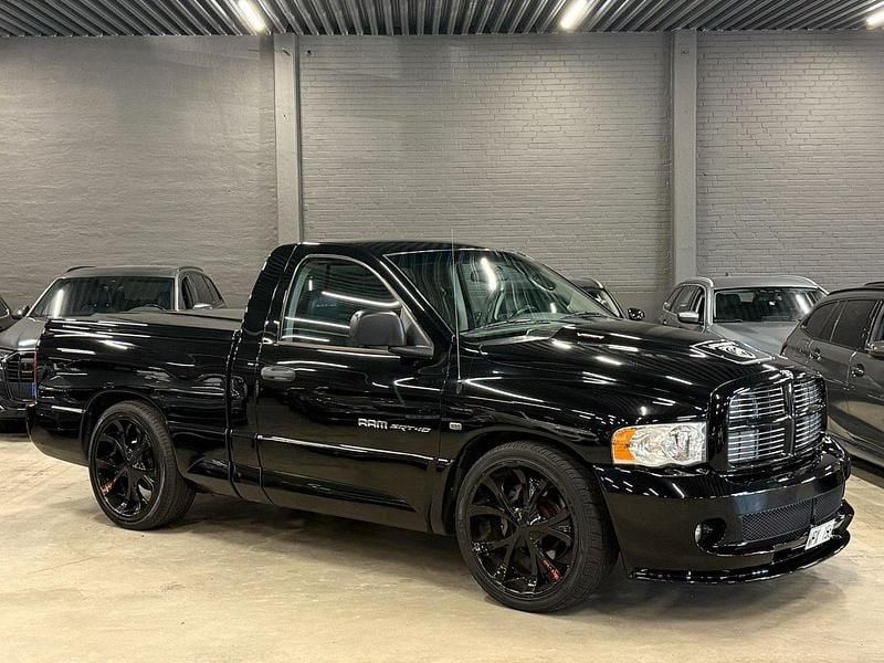 Svart Begagnad 2004 Dodge Ram Pickup | 499 900 kr - Bild 1/4