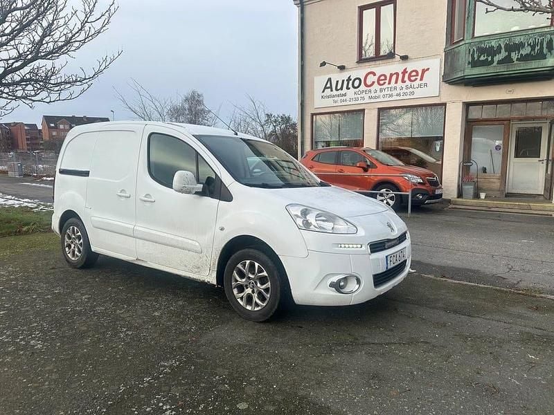 Vit Begagnad 2015 Peugeot Partner Van | 36 000 kr (Marknadspris) - Bild 1/4