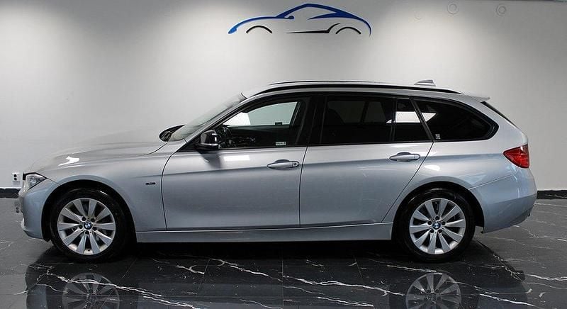 Silver Begagnad 2015 BMW 330 Sport Line Kombi | 174 900 kr (Superpris) - Bild 1/4