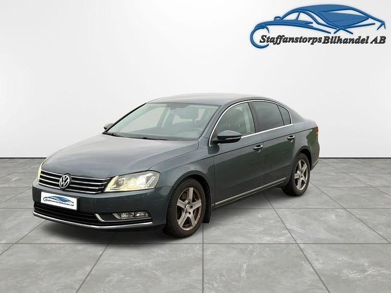 Ljusgrå Begagnad 2012 VW Passat GT Sedan | 89 900 kr (Marknadspris) - Bild 1/4