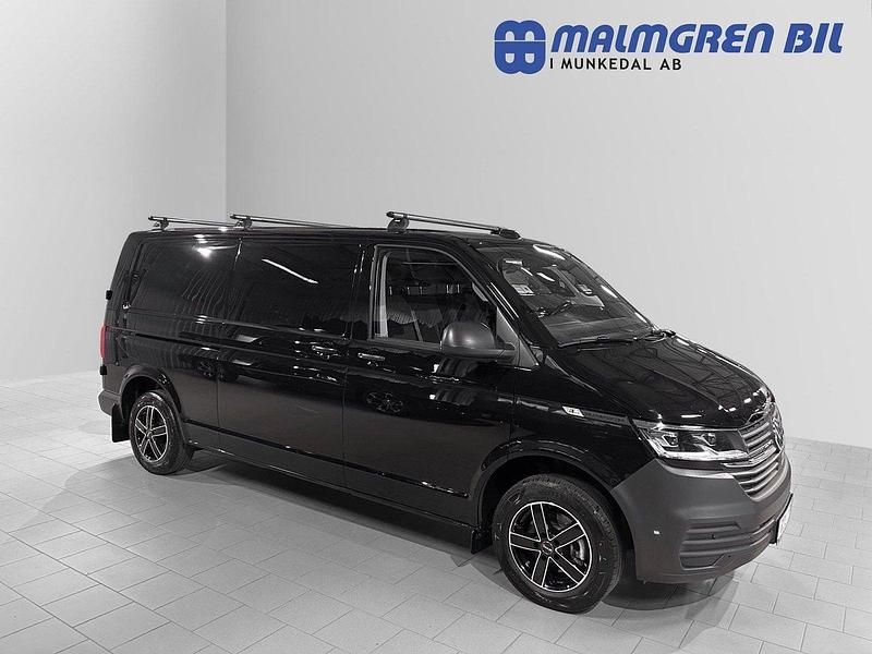 Svart (svartmetallic) Begagnad 2023 VW T6.1 Van | 411 250 kr (Bra pris) - Bild 1/4