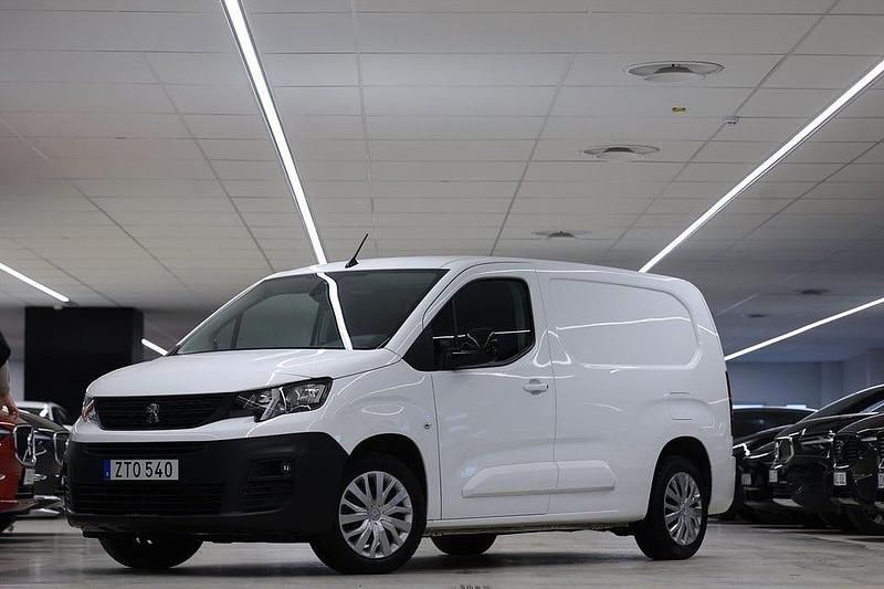 Begagnad Peugeot E-Partner 100 kW (136 HK) 2022 Vit Minibuss
