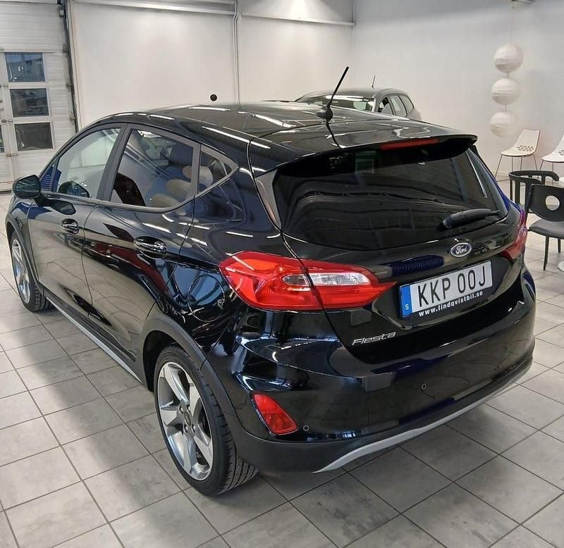 Begagnad Ford Fiesta Active 101 HK (74 kW) 2019 Absolute black Halvkombi