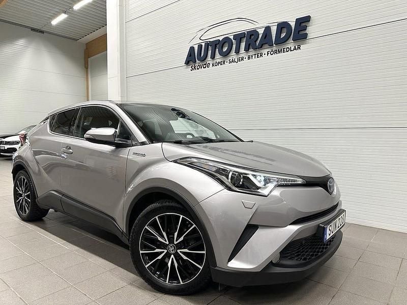 Grå Begagnad 2018 Toyota C-HR Edition SUV | 209 900 kr (Marknadspris) - Bild 1/4