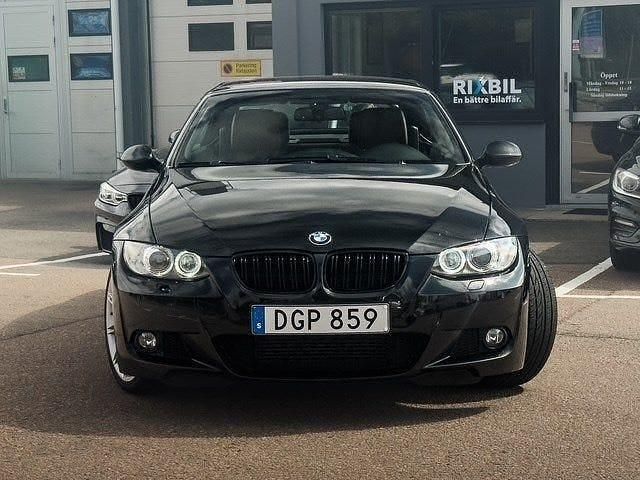 Begagnad BMW 335 M Sport 306 HK (225 kW) 2009 Svart Cab