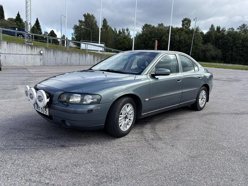 Grön Begagnad 2004 Volvo S60 Business Edition Sedan | 15 000 kr (Bra pris) - Bild 1/4