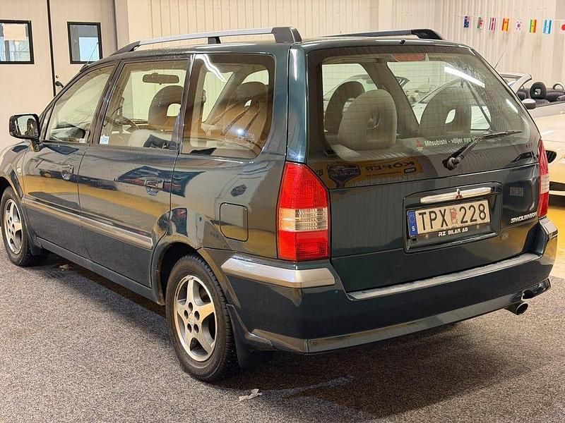 Begagnad Mitsubishi Space Wagon 133 HK (97 kW) 2002 Mörkgrön Minibuss