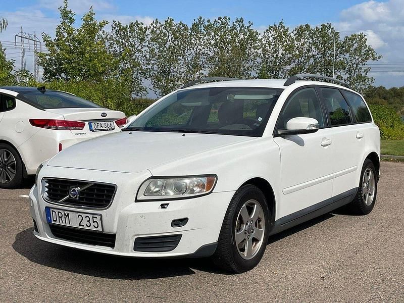 Vit Begagnad 2008 Volvo V50 Kinetic Kombi | 34 900 kr (Bra pris) - Bild 1/4