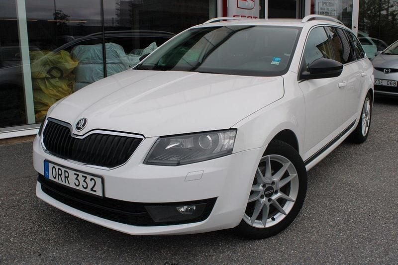 Vit Begagnad 2015 Skoda Octavia Elegance Kombi | 79 900 kr (Bra pris) - Bild 1/4