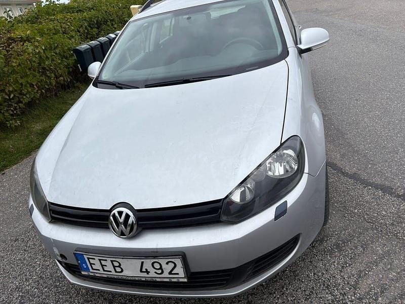 Begagnad 2010 VW Golf VI Halvkombi | 42 000 kr (Bra pris) - Bild 1/4